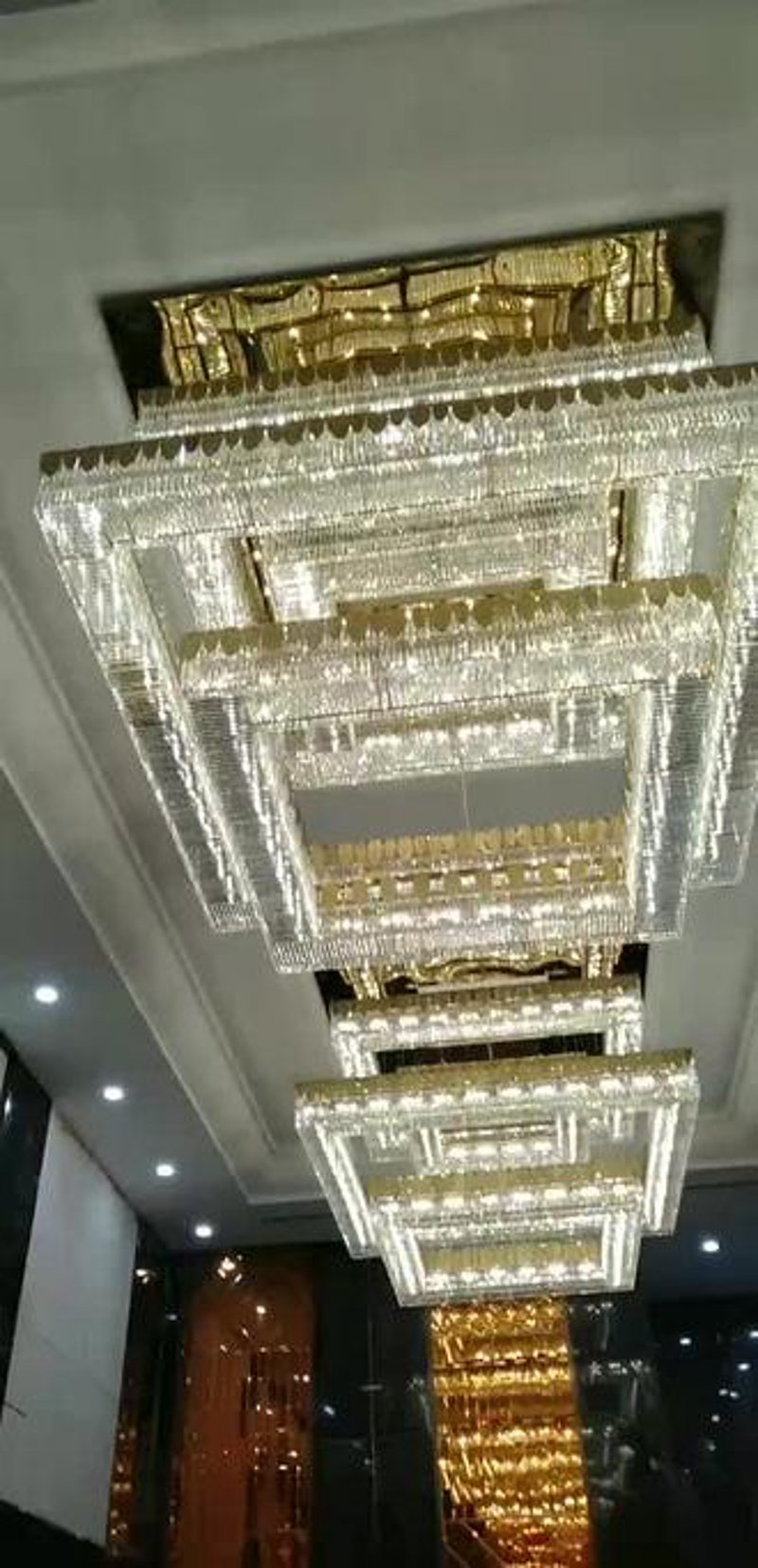 璀璨灯具中的水晶之光